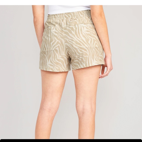 NWT OLD NAVY High-Waisted StretchTech Pocket Shorts f-- 4-inch inseam Zebra - Picture 3 of 8